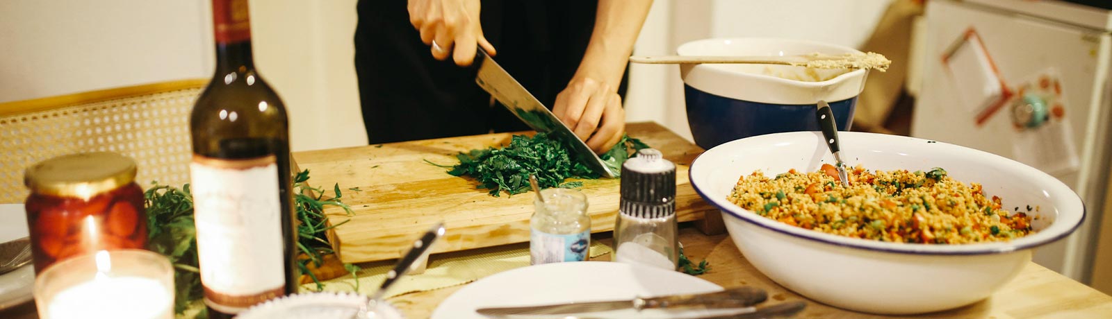 preparazione piatti estivi veloci in cucina